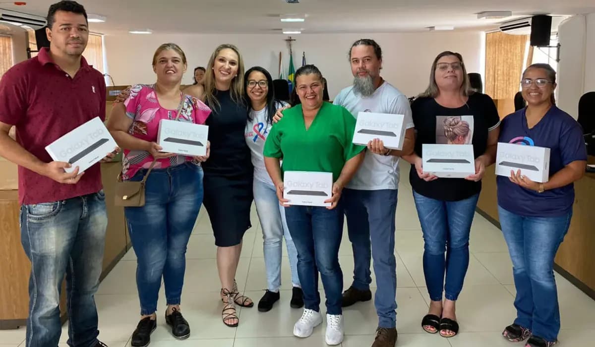 Vice-prefeita entrega tablets para os Postos de Saúde de Cornélio Procópio