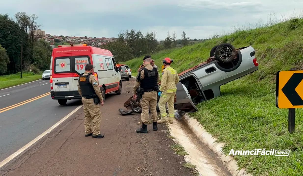 Carro capota na BR-369 e mulher é encaminhada à Santa Casa de Cornélio Procópio