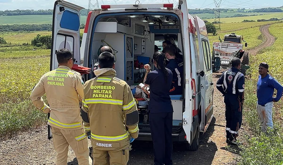 Motociclista de 52 anos fica ferido em colisão com trator em estrada rural