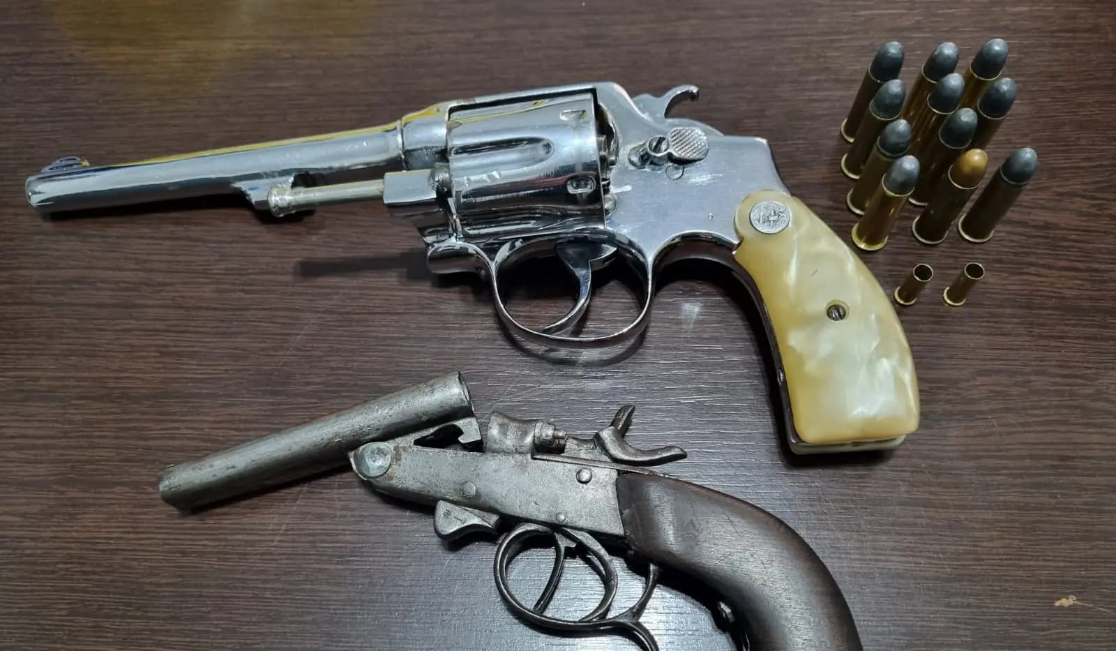 Santo Antônio do Paraíso: Cumprimento de Mandado Resulta em Apreensão de Armas e Munições