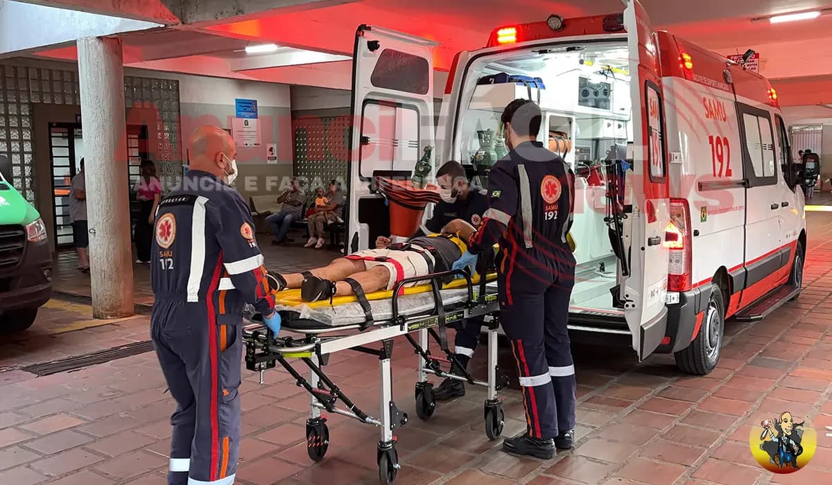 Acidente entre carro e moto deixa homem ferido na Rua Francisco Morato em Cornélio Procópio
