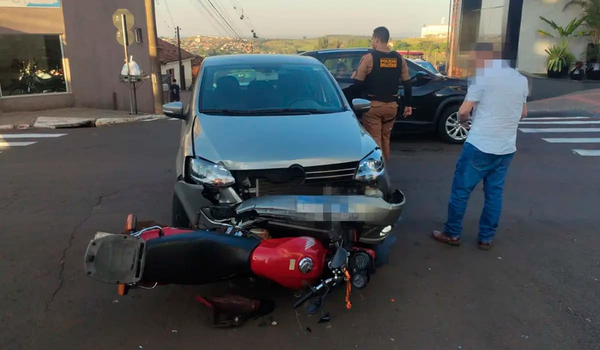 Motociclista Fica Ferido em Colisão com Carro na Área Central de Cornélio Procópio