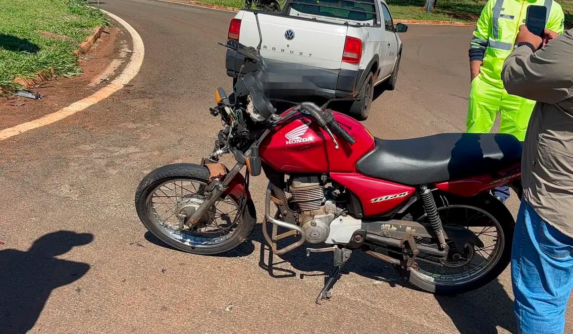 COLISÃO ENTRE MOTOCICLETA E SAVEIRO NA BR-369 DEIXA MULHER FERIDA EM CORNÉLIO PROCÓPIO