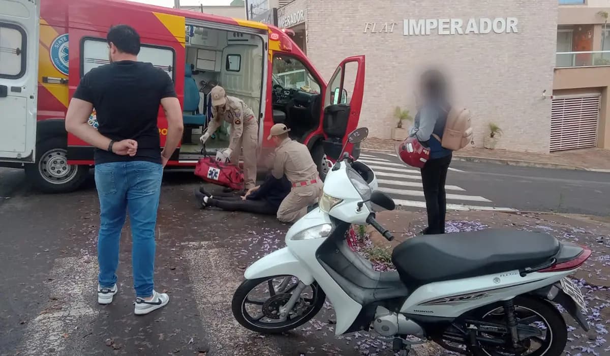Duas vítimas são encaminhadas ao hospital após queda de moto em Cornélio Procópio