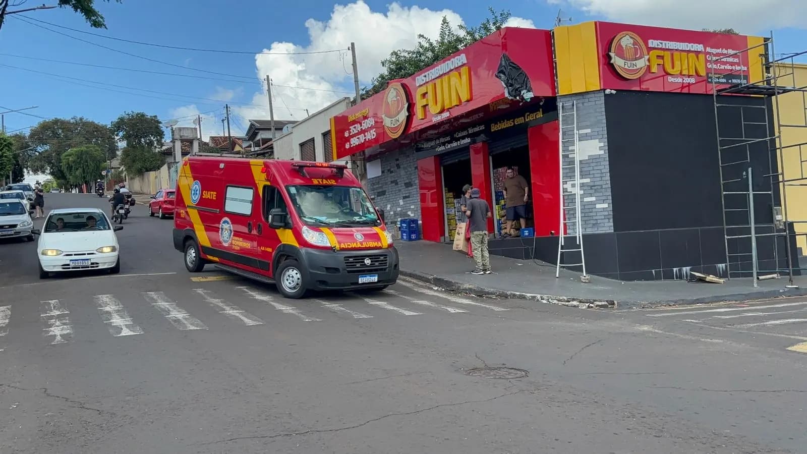 Trabalhador sofre queda de escada durante serviço em Cornélio Procópio