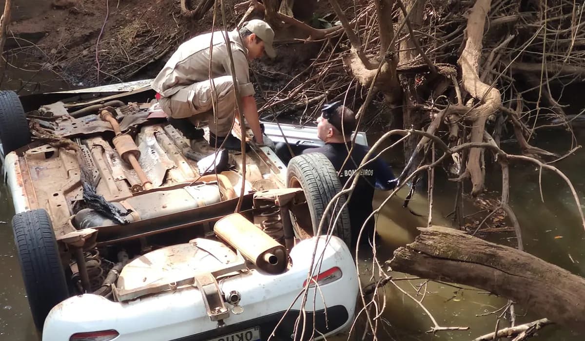 Veículo Tombado em Rio Palmital Deixa Duas Vítimas