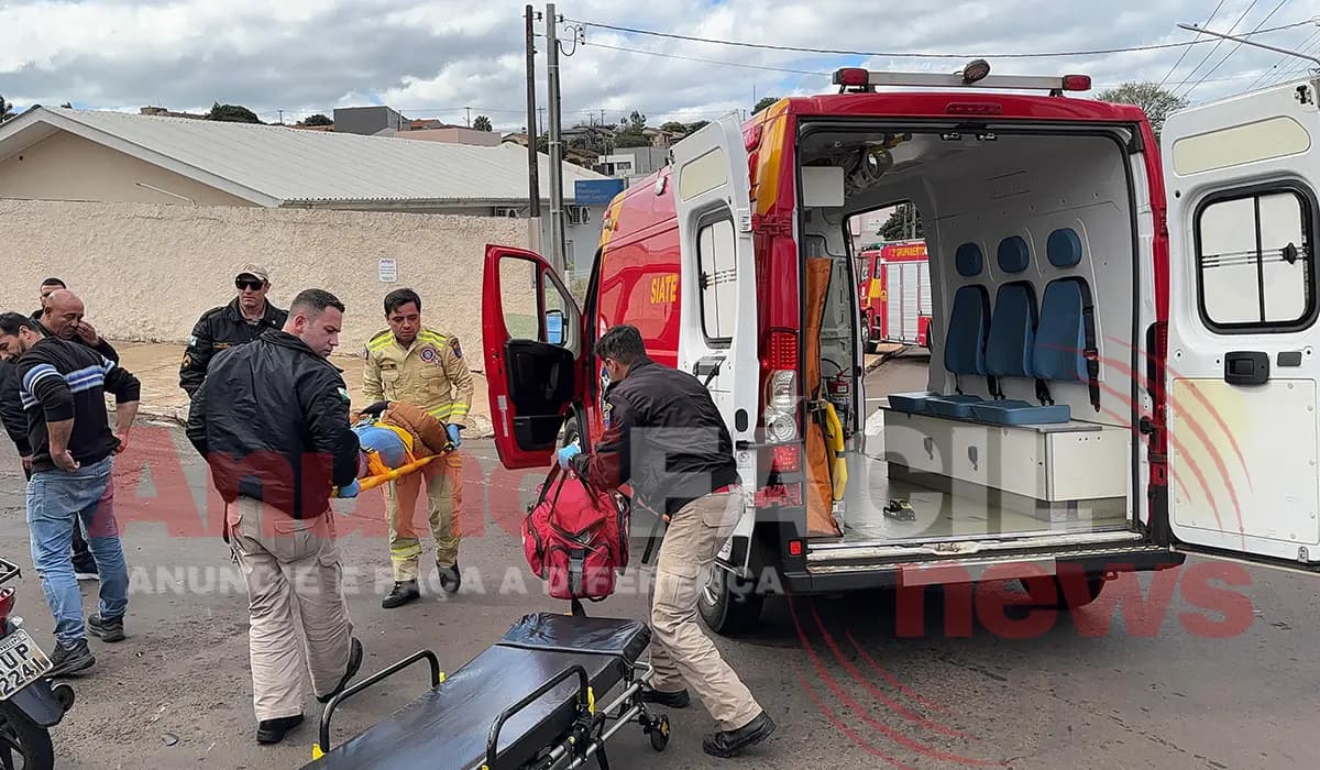 Colisão entre carro e moto deixa motociclista ferida na Avenida Paraíso