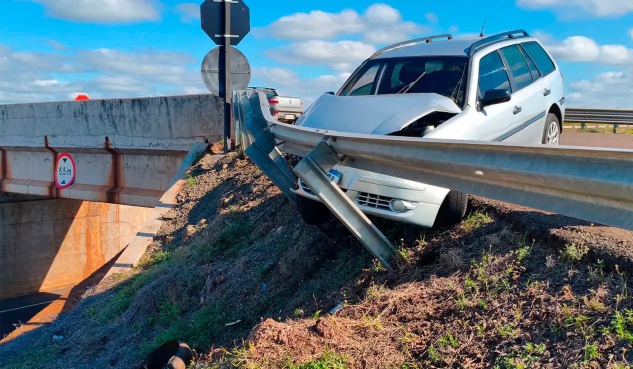 Suspeitos de furtar placas de bronze em cemitério de Uraí são presos após acompanhamento