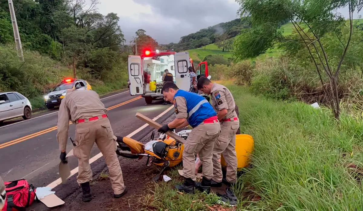 Duas pessoas ficam feridas em colisão entre motocicletas na PR 160 entre Cornélio Procópio e Leópolis