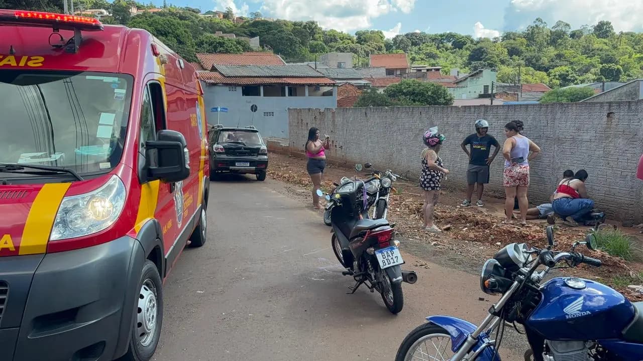 Motociclista fica ferido após colisão com carro no Jardim Figueira em Cornélio Procópio