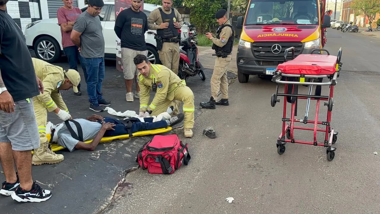 Idoso fica ferido após colisão entre carro e moto na Rua Francisco Morato em Cornélio Procópio