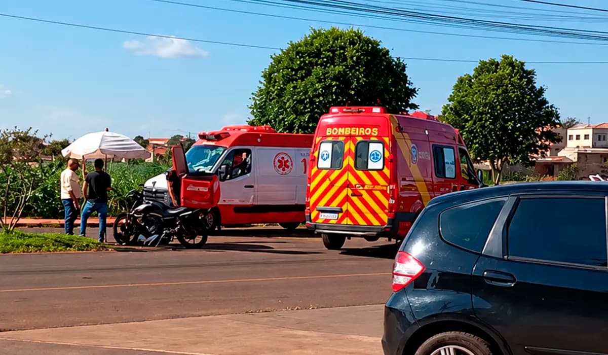 Motociclista é encaminhado ao hospital após colisão na Avenida Dom Pedro I em Cornélio Procópio