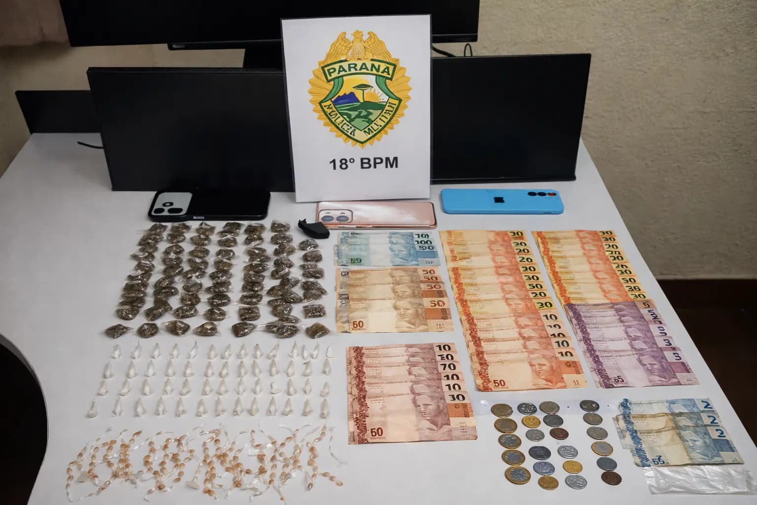 Quatro pessoas são presas e grande quantidade de drogas é apreendida em Nova Santa Bárbara