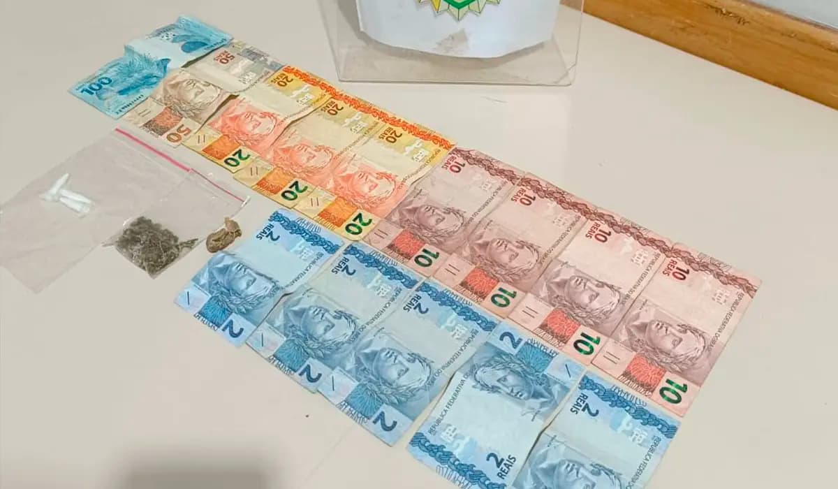 Polícia Militar flagra tráfico de drogas em quadra de esportes no Jardim Primavera, em Cornélio Procópio