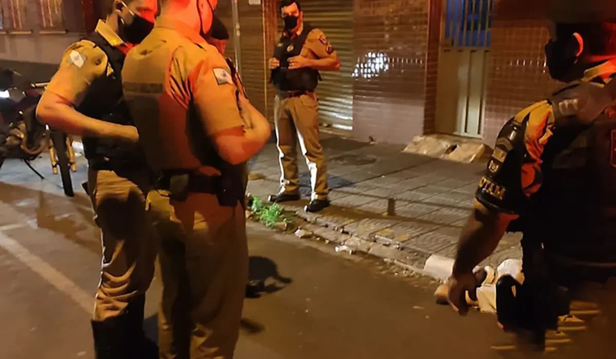 ANDIRÁ: Madrugada briga e Confusão – Homem é Encontrado Ferido por Arma Branca