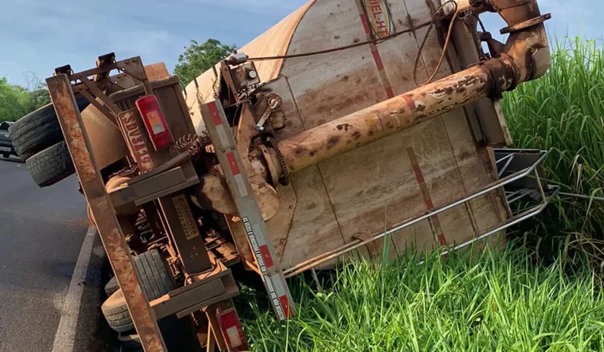 Tombamento de Veículo na PR-445 em Tamarana
