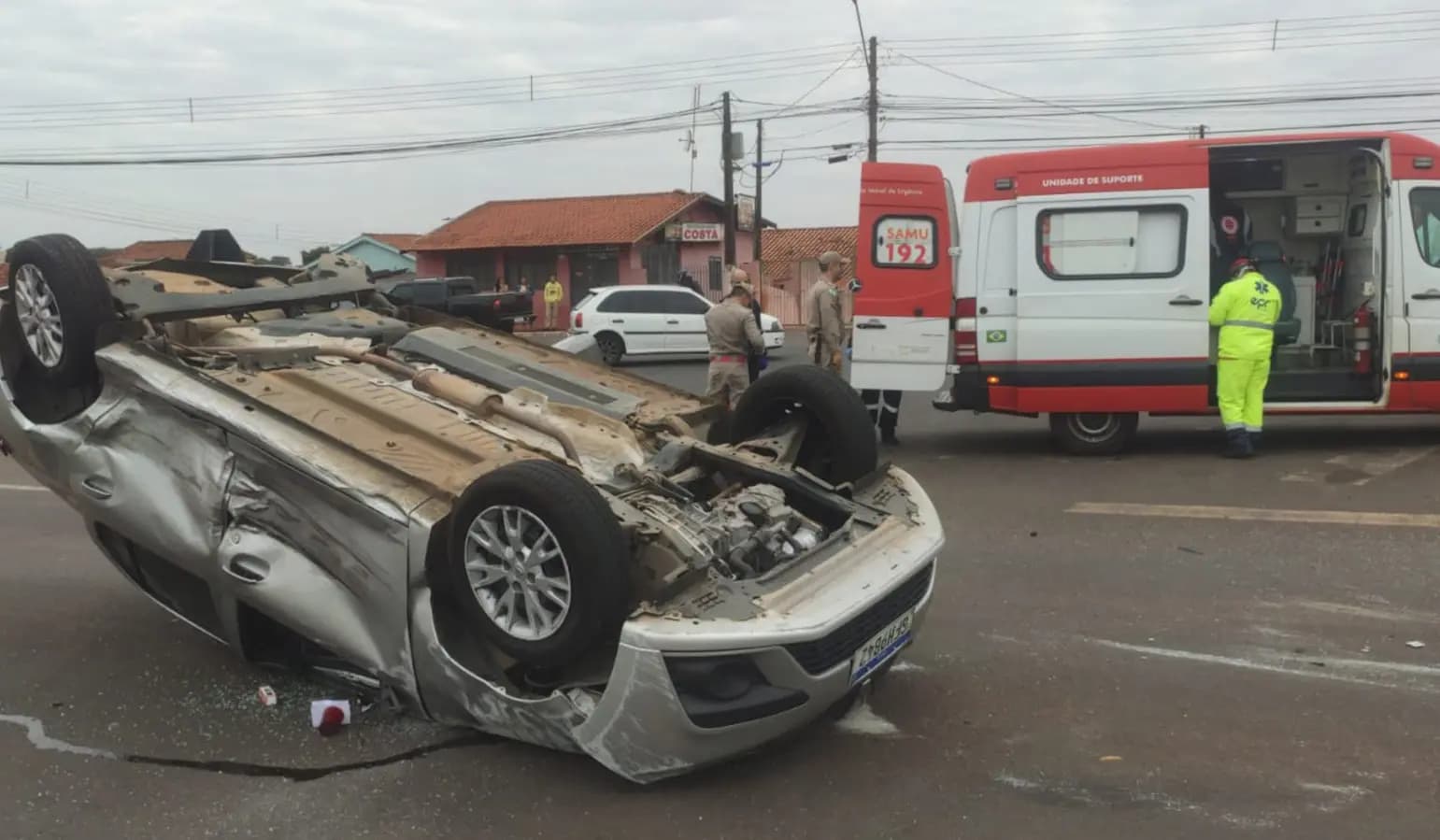 Colisão seguida de capotamento na BR-369 em Cornélio Procópio