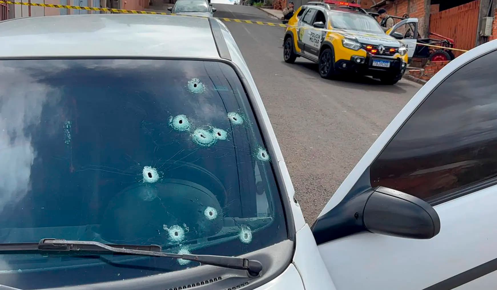 Jovem de 27 anos é baleado dentro de carro em Cornélio Procópio