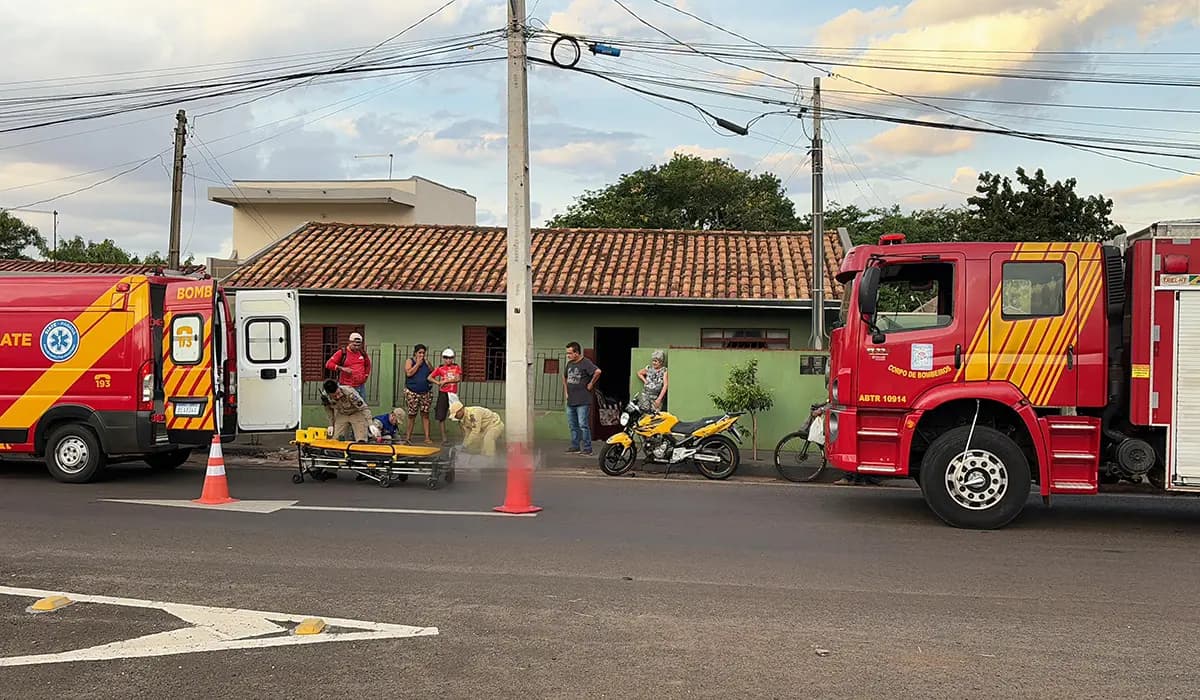 Motociclista fica ferido após queda no trevo da PR-160 devido a pedras soltas