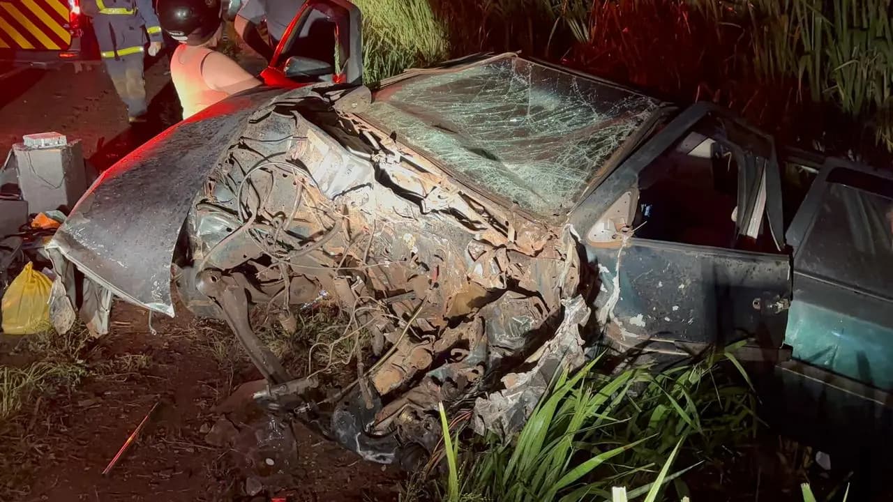 Colisão frontal entre carro e carreta deixa homem ferido na PR-160 entre Cornélio Procópio e Nova Fátima