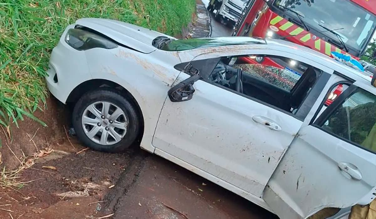 Tombamento na BR-369 deixa duas pessoas feridas em Cornélio Procópio