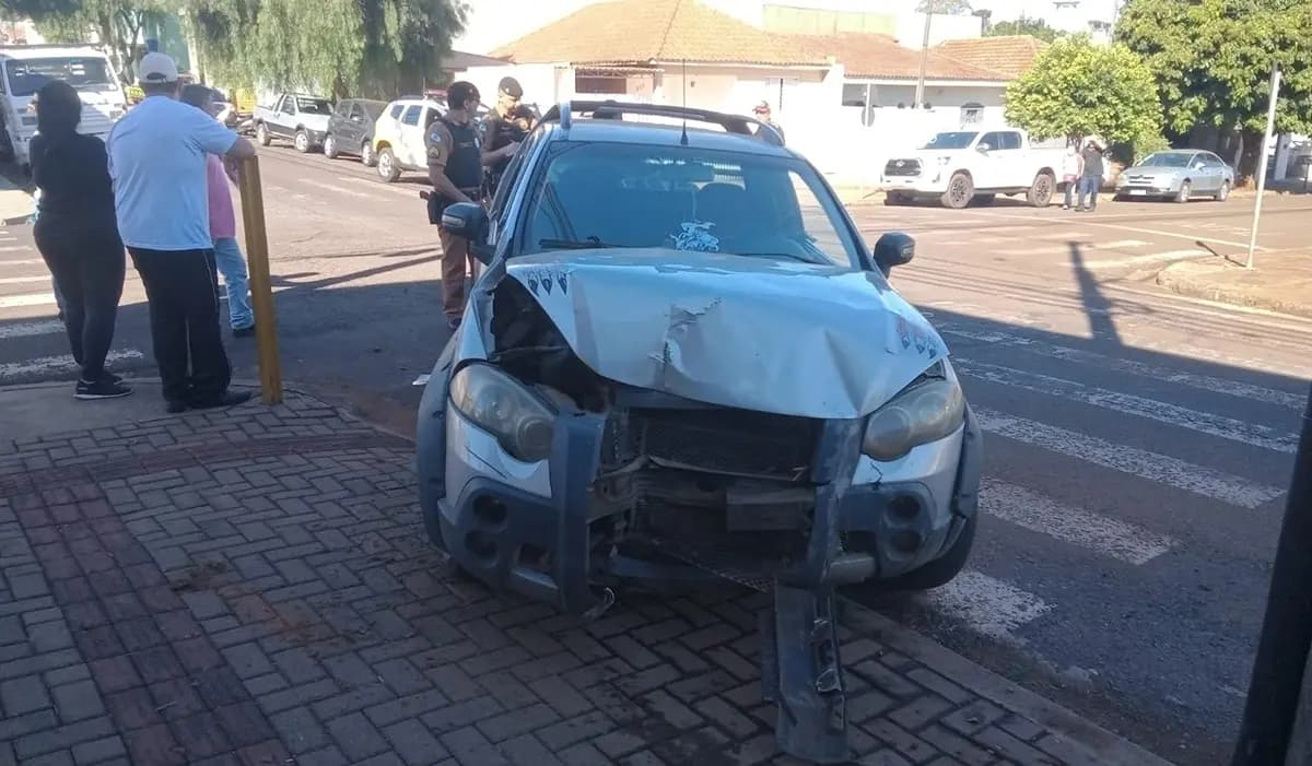 Colisão Entre Veículos em Cornélio Procópio Deixa Duas Vítimas Feridas e Condutor se evadiu do Local 