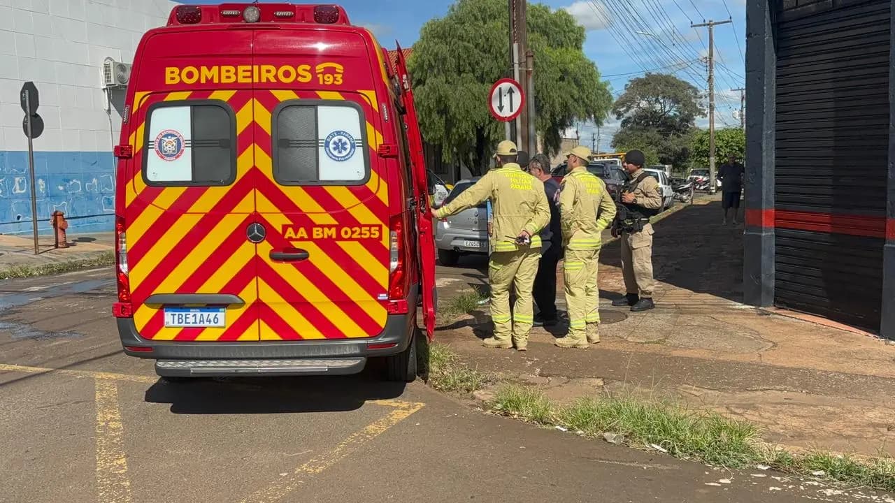 Motociclista é lançado contra carro após colisão em cruzamento crítico de Cornélio Procópio