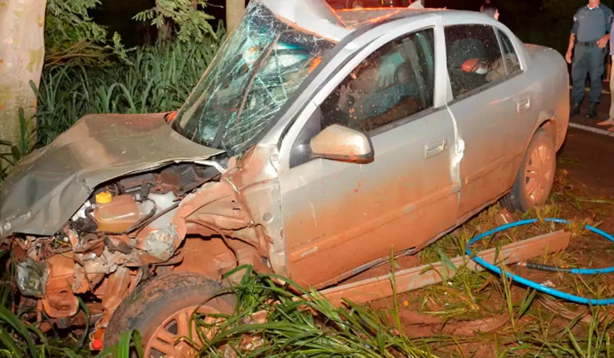 Colisão com Árvore Resulta em Prisão Por Embriaguez ao Volante em Assaí