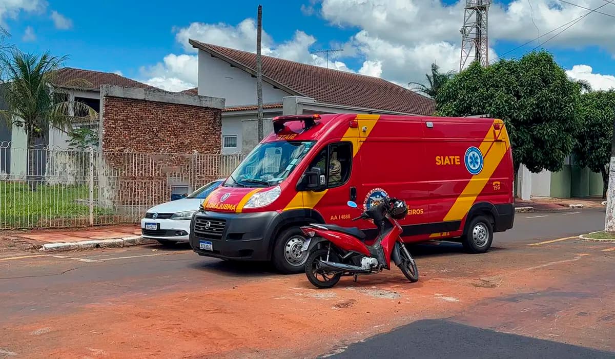 Colisão entre automóvel e motocicleta mobiliza corpo de bombeiros na avenida São Paulo