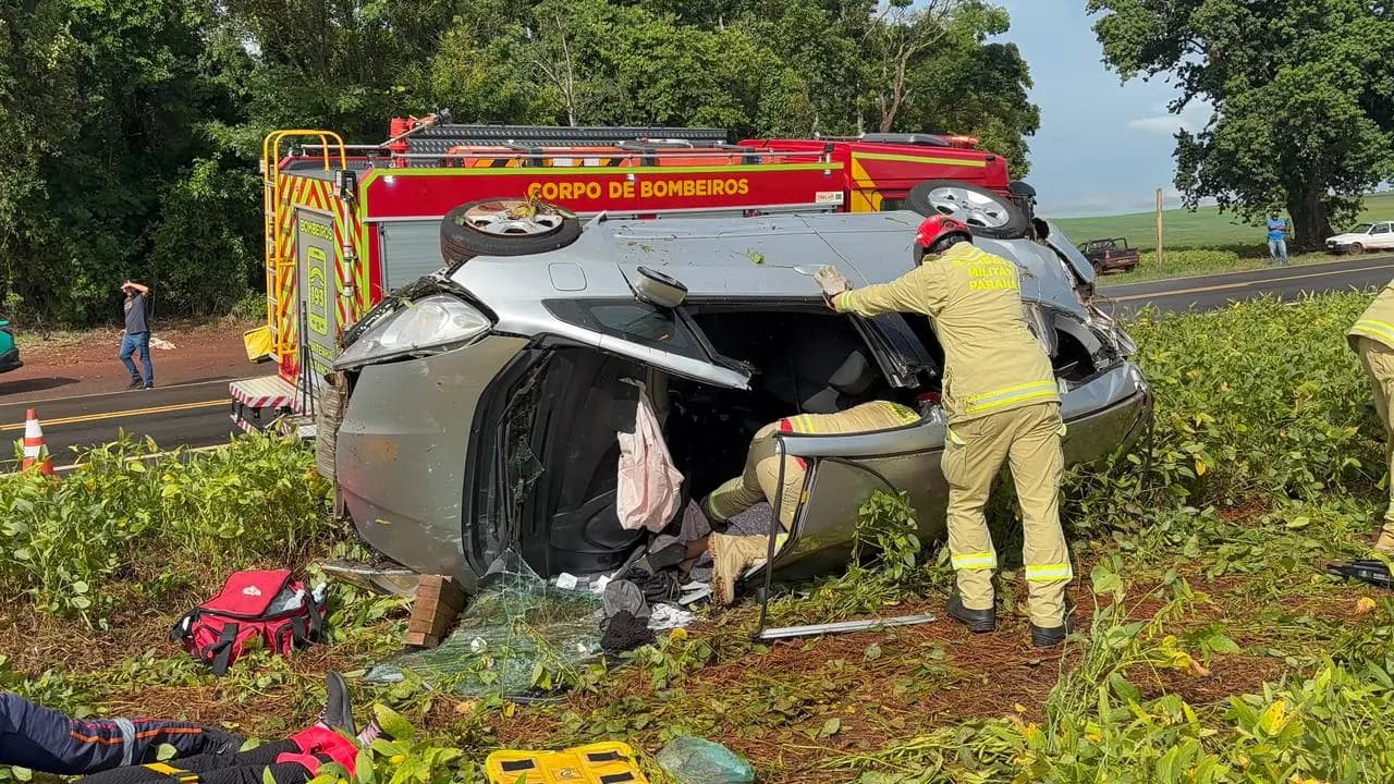 Capotamento na PR 160 deixa três feridos entre Cornélio Procópio e Nova Fátima