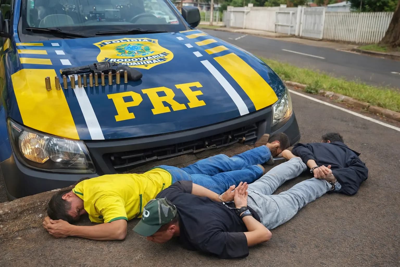 Três suspeitos são presos após sequestro e roubo de veículo em São Jerônimo da Serra