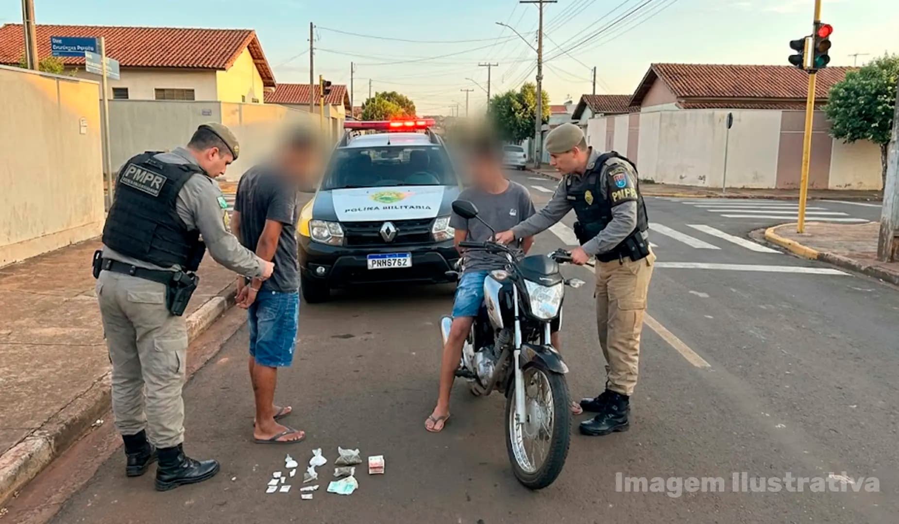 Adolescente foge de abordagem e passageiro é preso com drogas em Bandeirantes