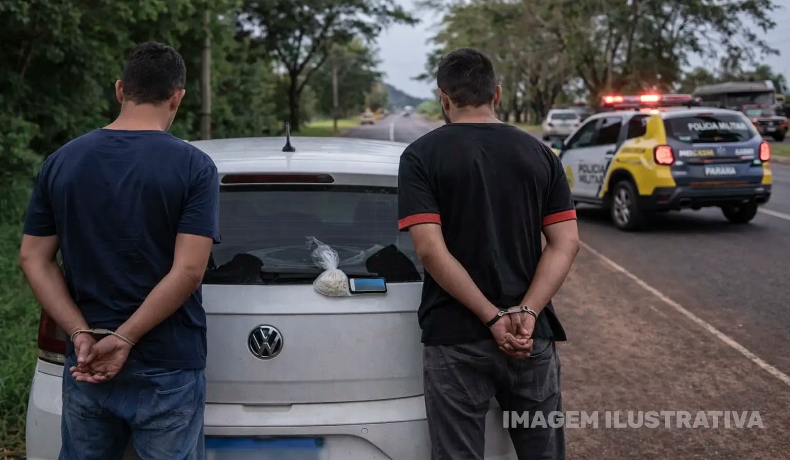 Dois homens são presos com veículo furtado e droga após fuga policial em São Sebastião da Amoreira