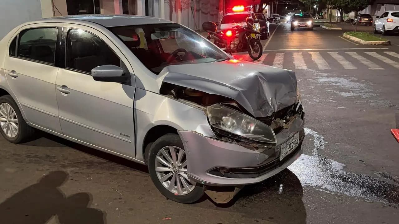 Colisão entre Dois Veículos na Rua Paraíba com Alberto Carazai em Cornélio Procópio