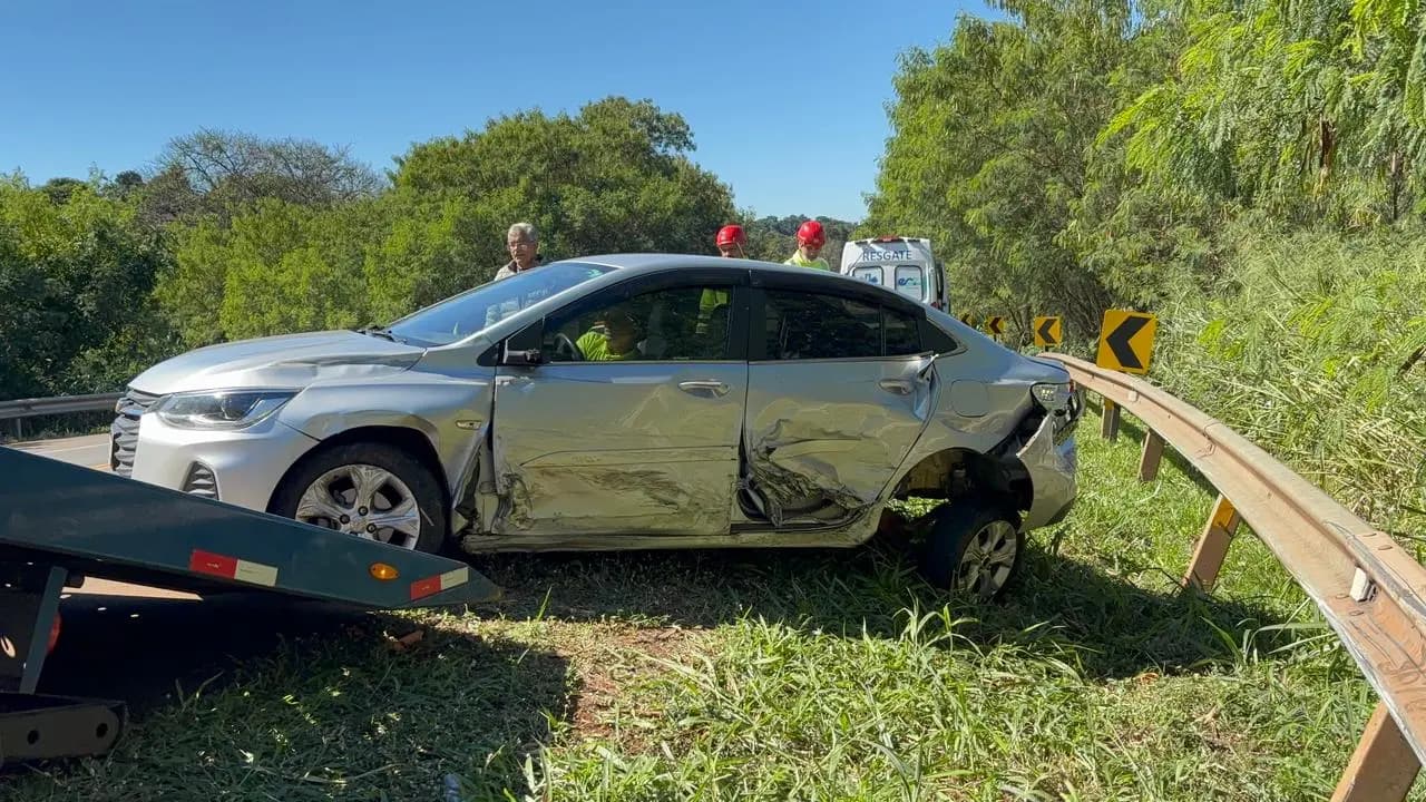 Colisão entre Onix e Fiorino mobiliza socorristas da EPR na BR-369 em Santa Mariana