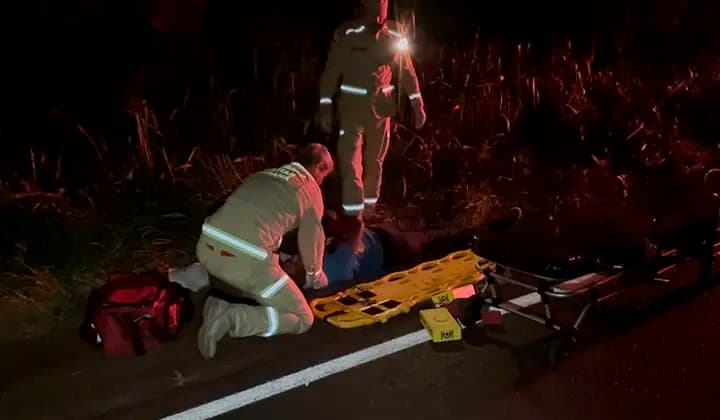 Motociclista fica ferido após ser atingido por carro na PR-160 entre Cornélio e Leópolis
