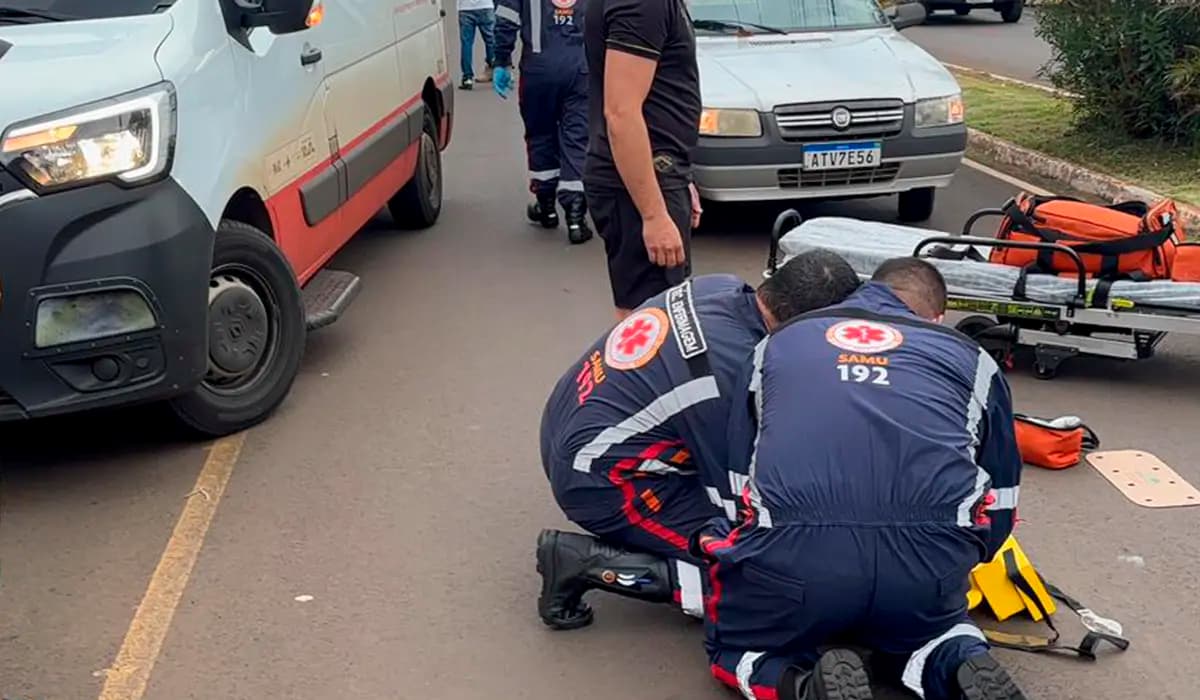 CICLISTA FICA FERIDO EM ACIDENTE NA AVENIDA BENTO FERRAZ DE CAMPOS, EM CORNÉLIO PROCÓPIO