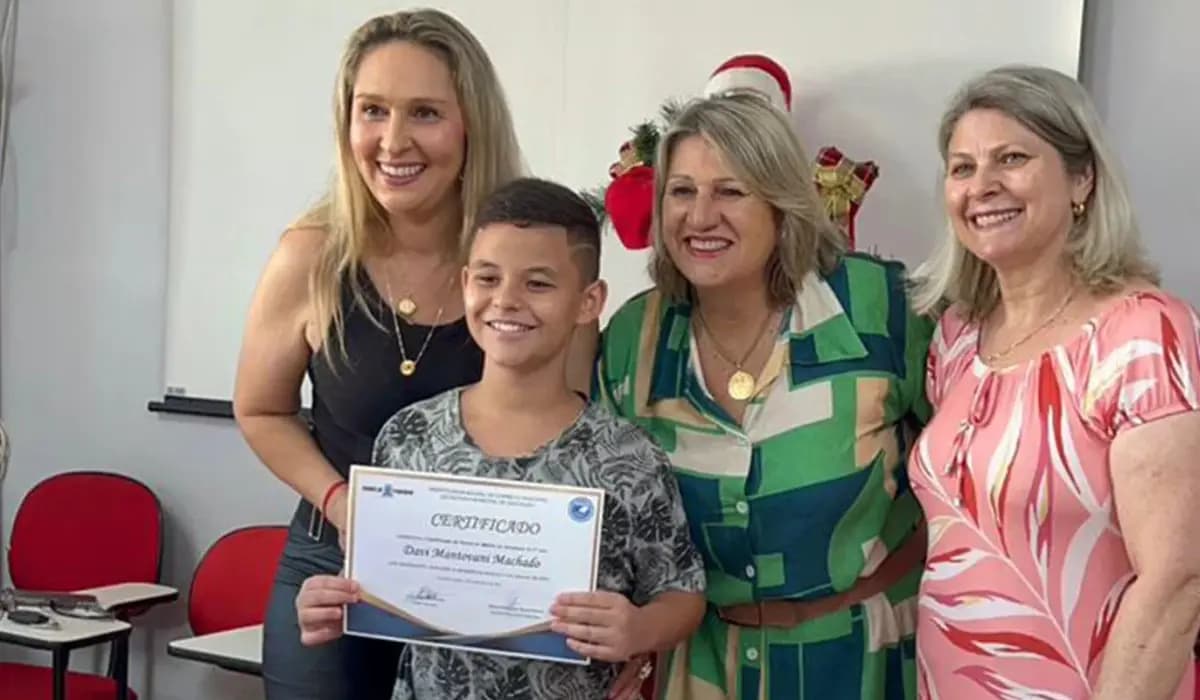 Melhores Alunos da Rede Municipal de Ensino de 2023 são Premiados em Cornélio Procópio