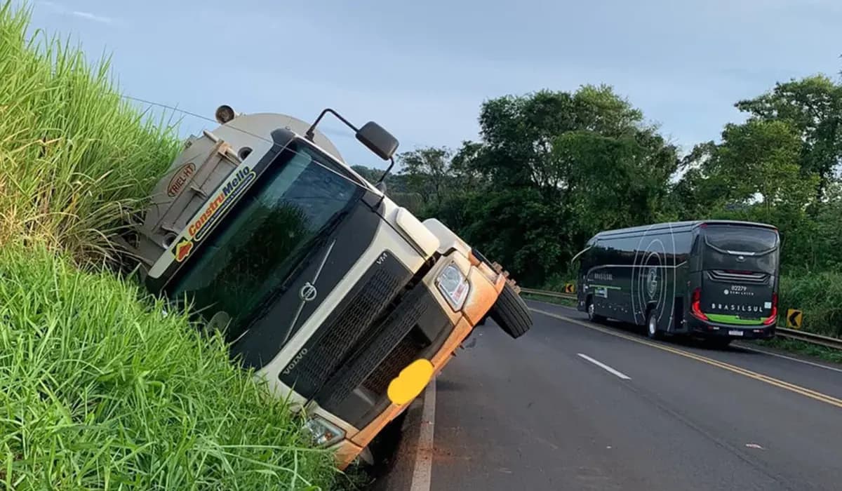 Tombamento de Veículo na PR-445 em Tamarana
