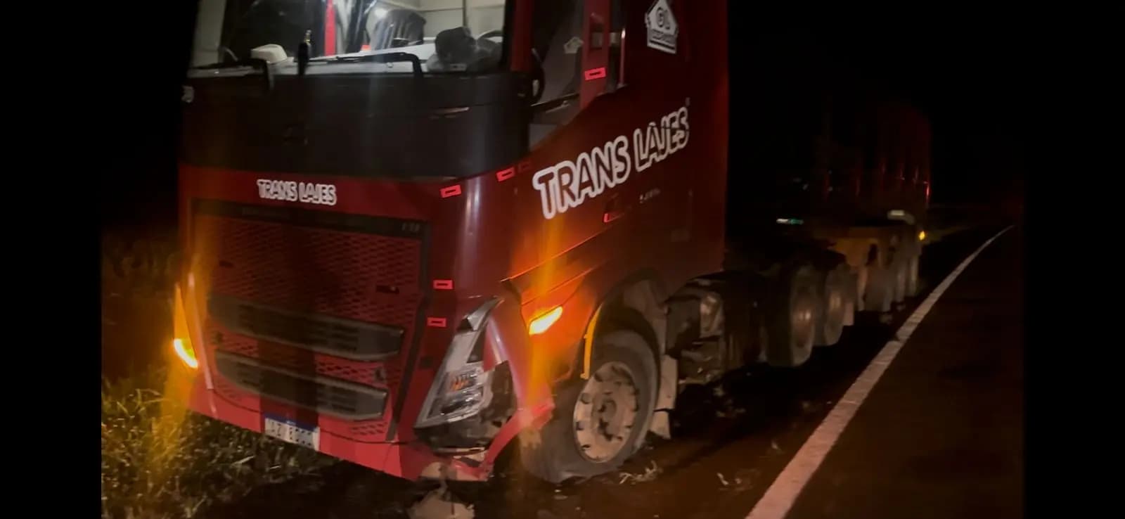 Colisão frontal entre carro e carreta deixa homem ferido na PR-160 entre Cornélio Procópio e Nova Fátima