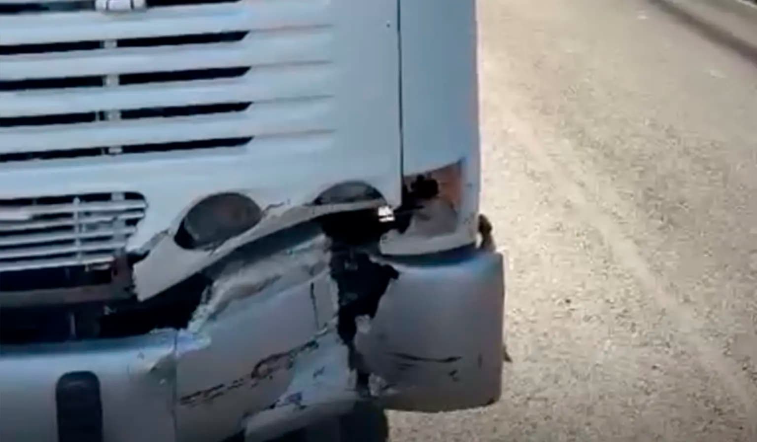 Colisão entre carro e ônibus é registrada na Bento Ferraz de Campos