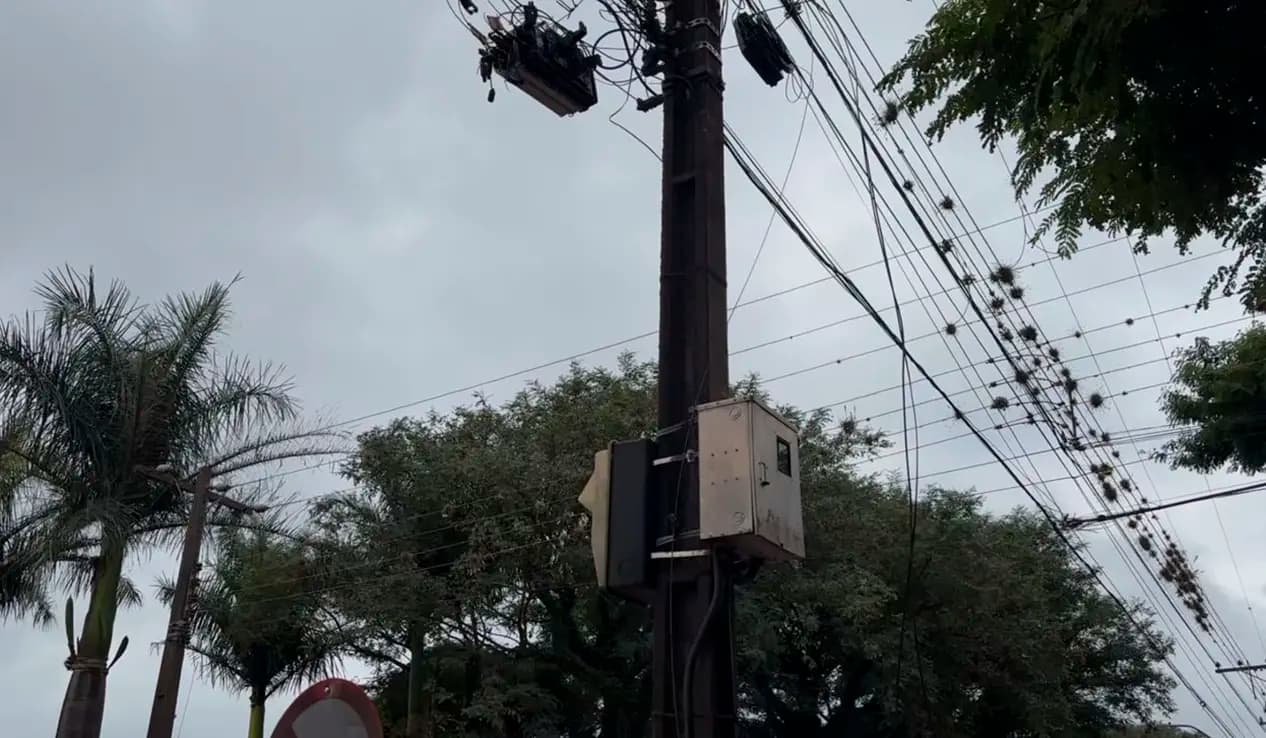 Trabalhador sofre descarga elétrica durante instalação de internet no Centro de Cornélio Procópio