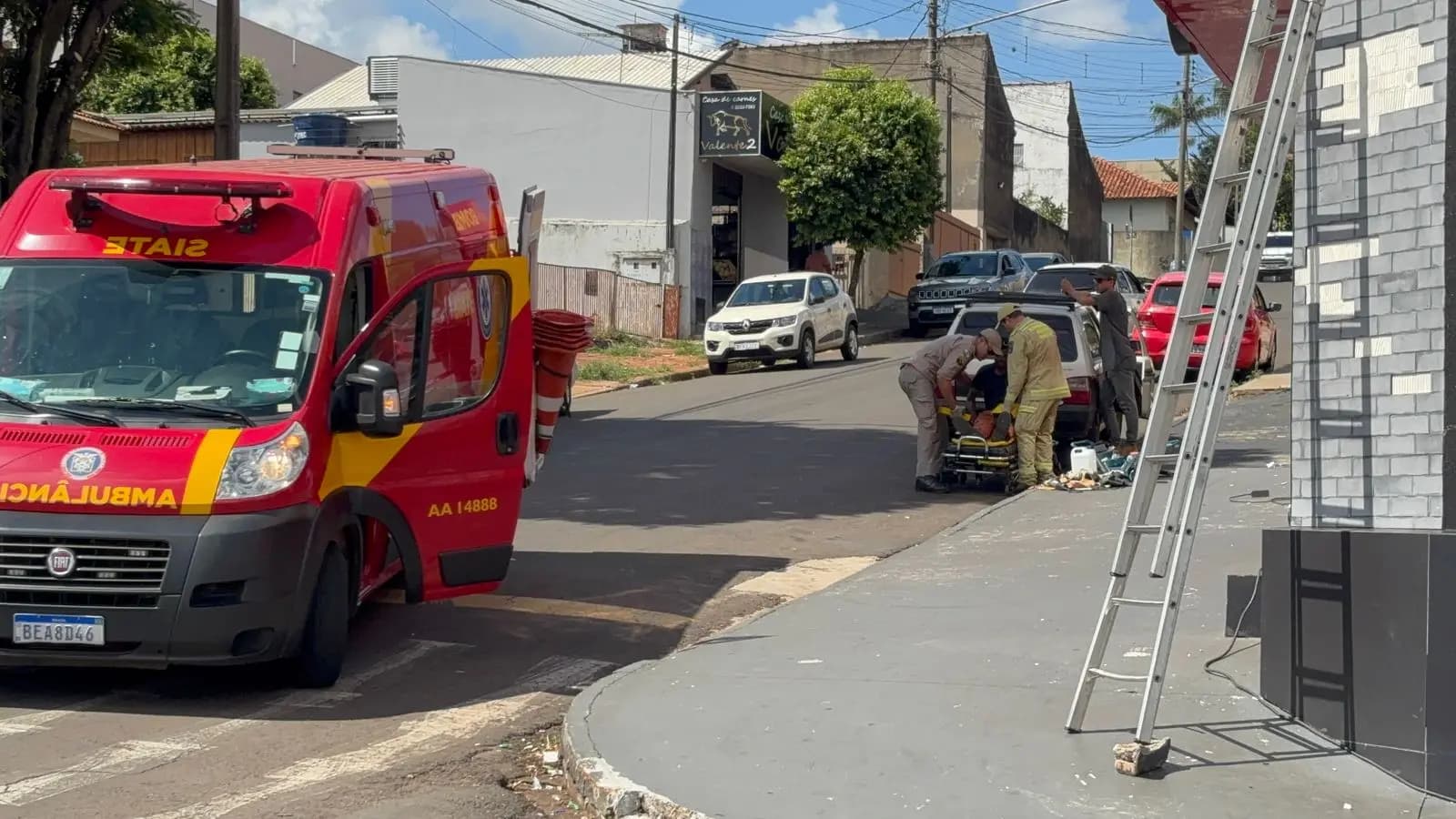 Trabalhador sofre queda de escada durante serviço em Cornélio Procópio