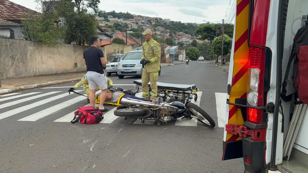 Motociclista fica ferido após queda em cruzamento movimentado de Cornélio Procópio