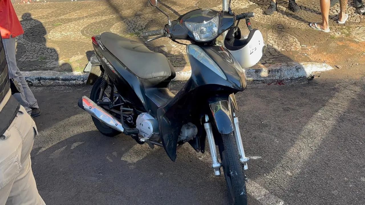 Motociclista sofre ferimentos após colisão com carro na área central de Cornélio Procópio