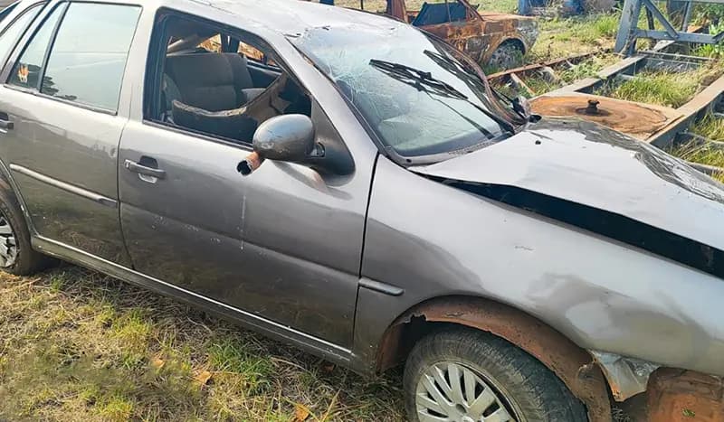 Acidente na PR-090 Envolve Toyota Hilux e VW Gol em Assaí
