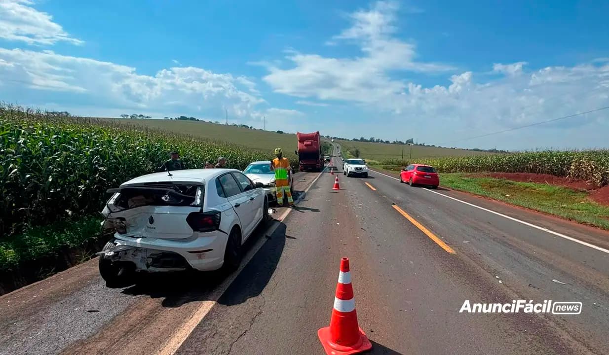 Colisão traseira deixa duas pessoas feridas na PR-445, em Cambé