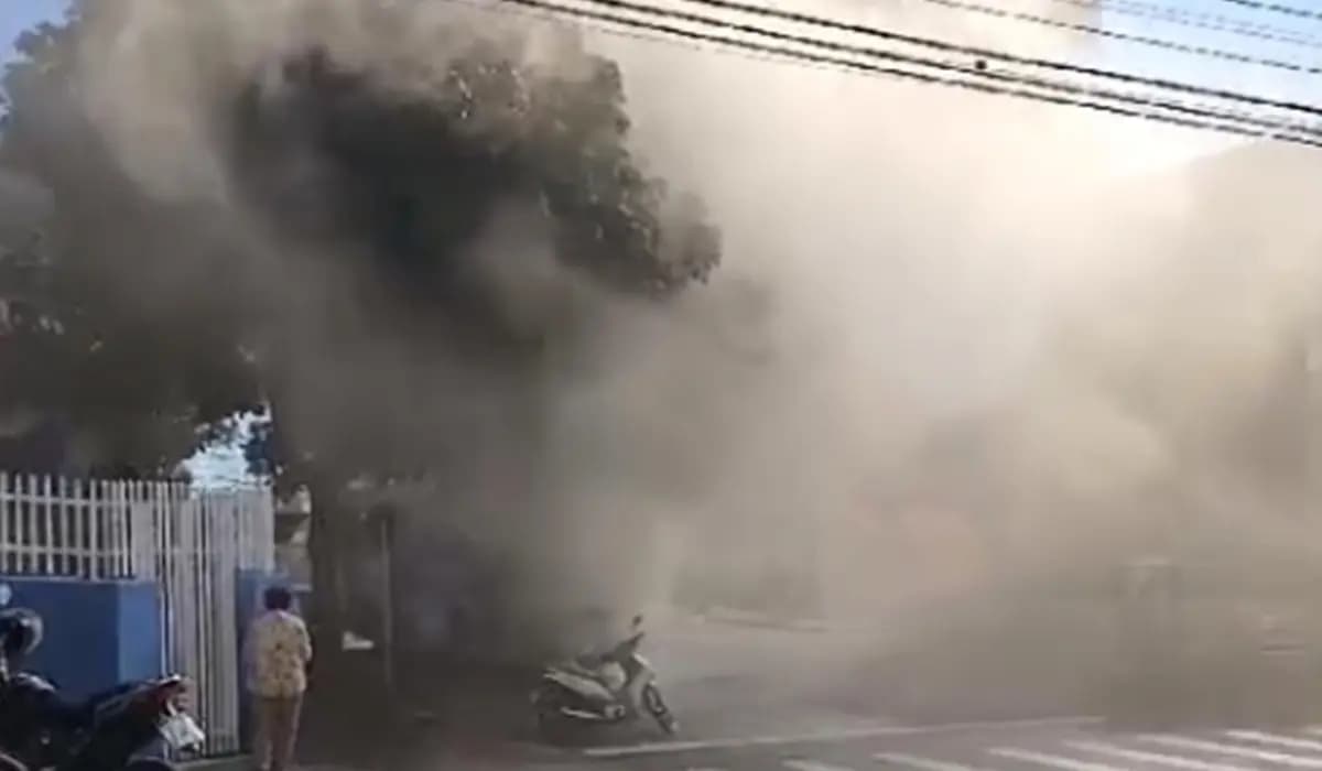 Incêndio em Ônibus Mobiliza Bombeiros na Avenida da Minas Gerais em Cornélio Procópio