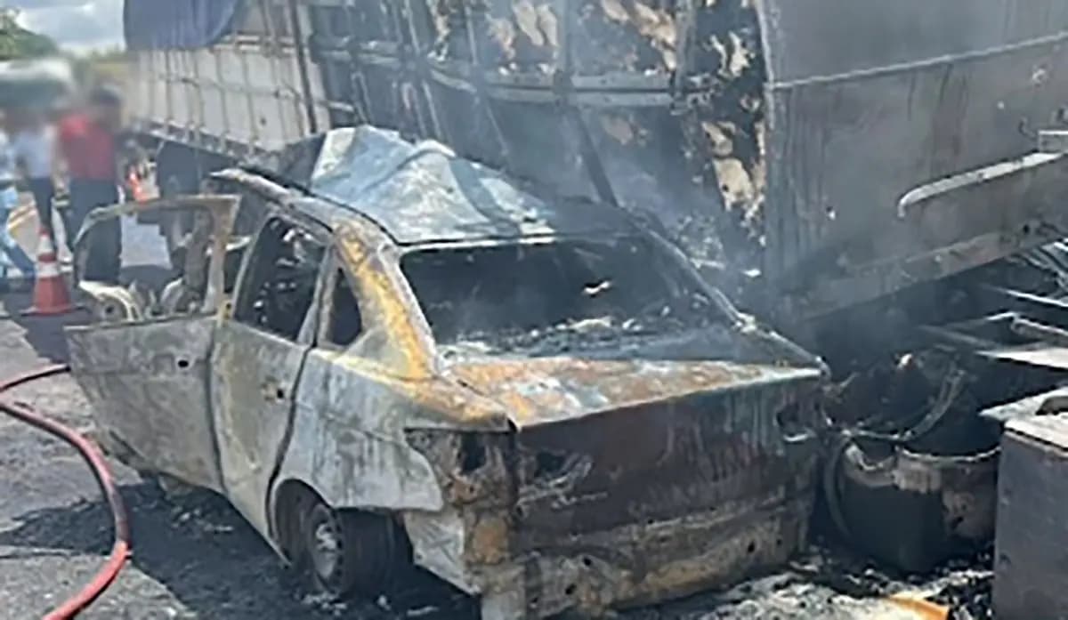 Motorista e paciente morrem carbonizados após acidente com carro da saúde na BR -369 no Paraná