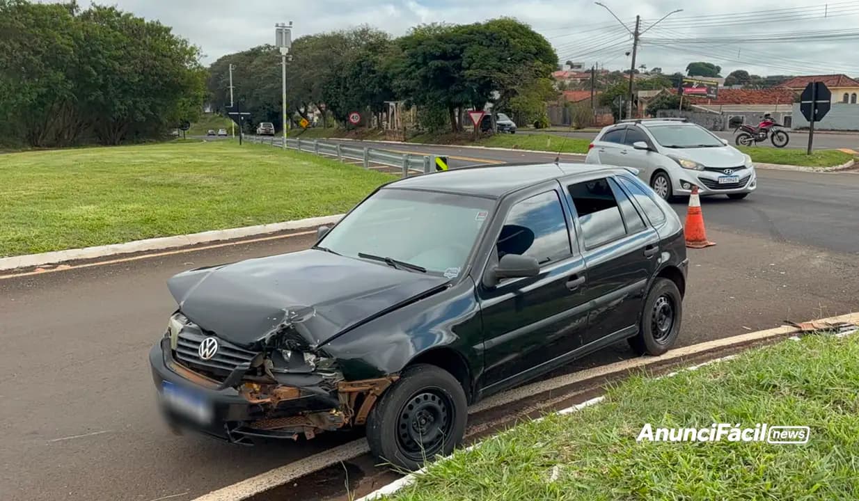 Colisão entre dois carros é registrada no trevo do Panorama, na BR-369, em Cornélio Procópio